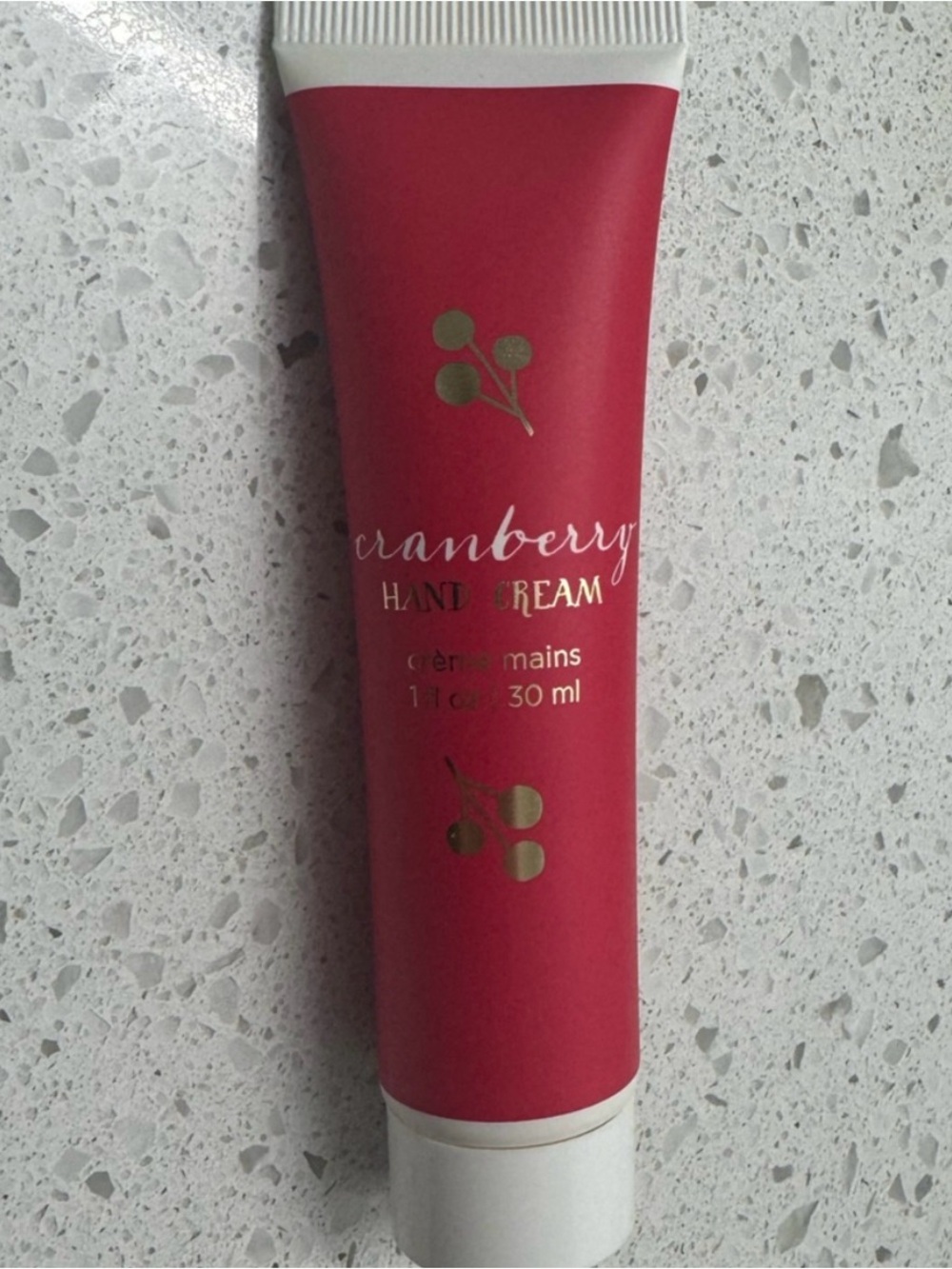 ⭐️ $5 w/ a bundle of 3+ items with a ⭐️! Cranberry hand cream